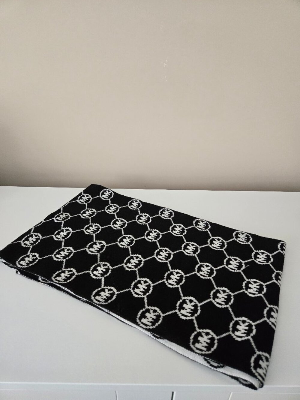 MICHAEL KORS Reversible Signature MK Logo Black White Scarf - NWOT